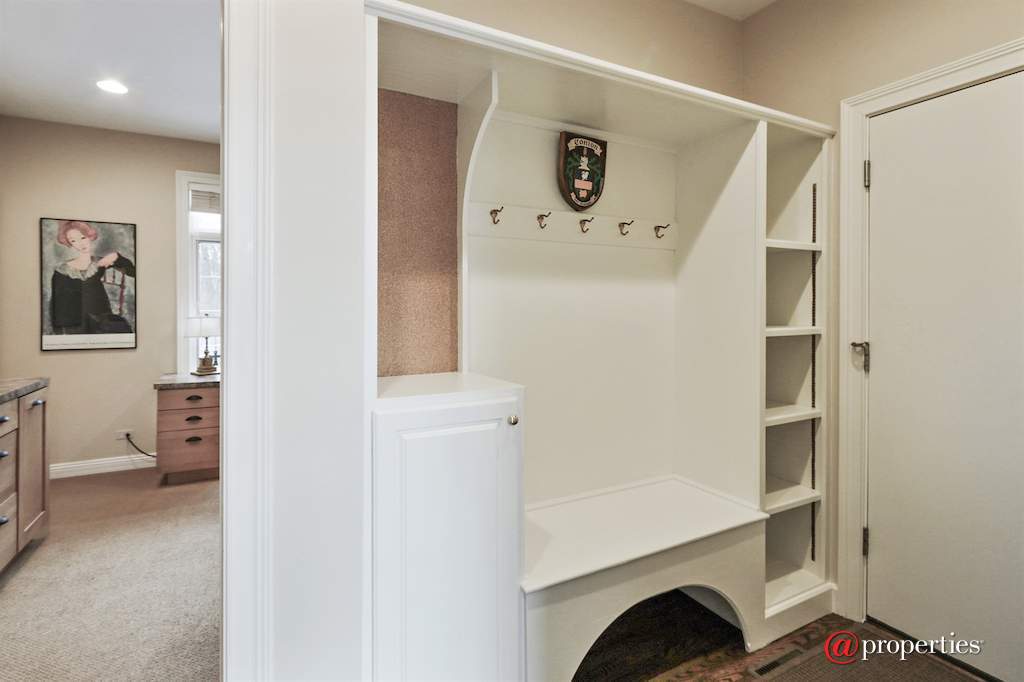 29920 Tanya Trail Libertyville, Illinois 60048 - Mudroom