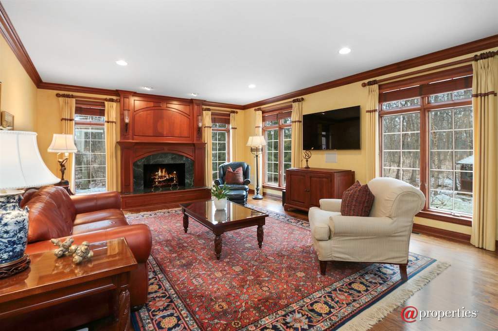 29920 Tanya Trail Libertyville, Illinois 60048 - Family Room
