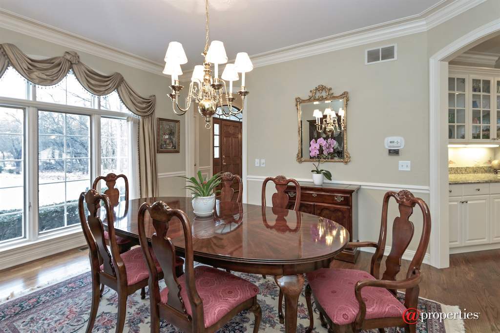 29920 Tanya Trail Libertyville, Illinois 60048 - Dining Area