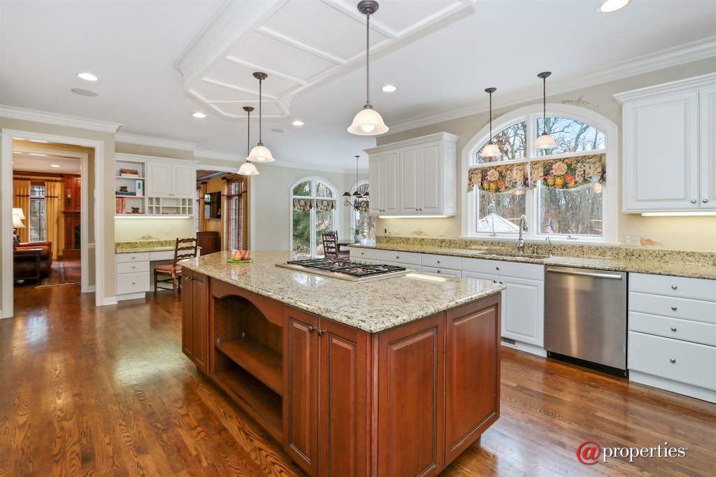 29920 Tanya Trail Libertyville, Illinois 60048 - Kitchen