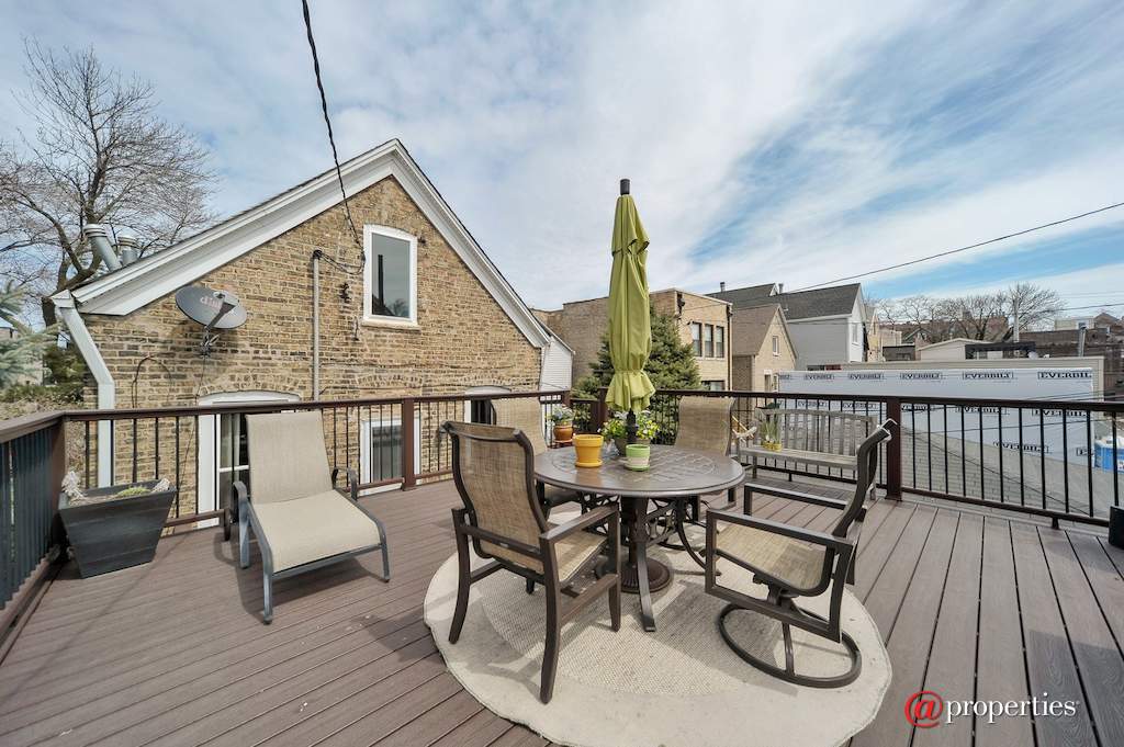 2129 W Charleston Street Chicago, Illinois 60647 - Deck