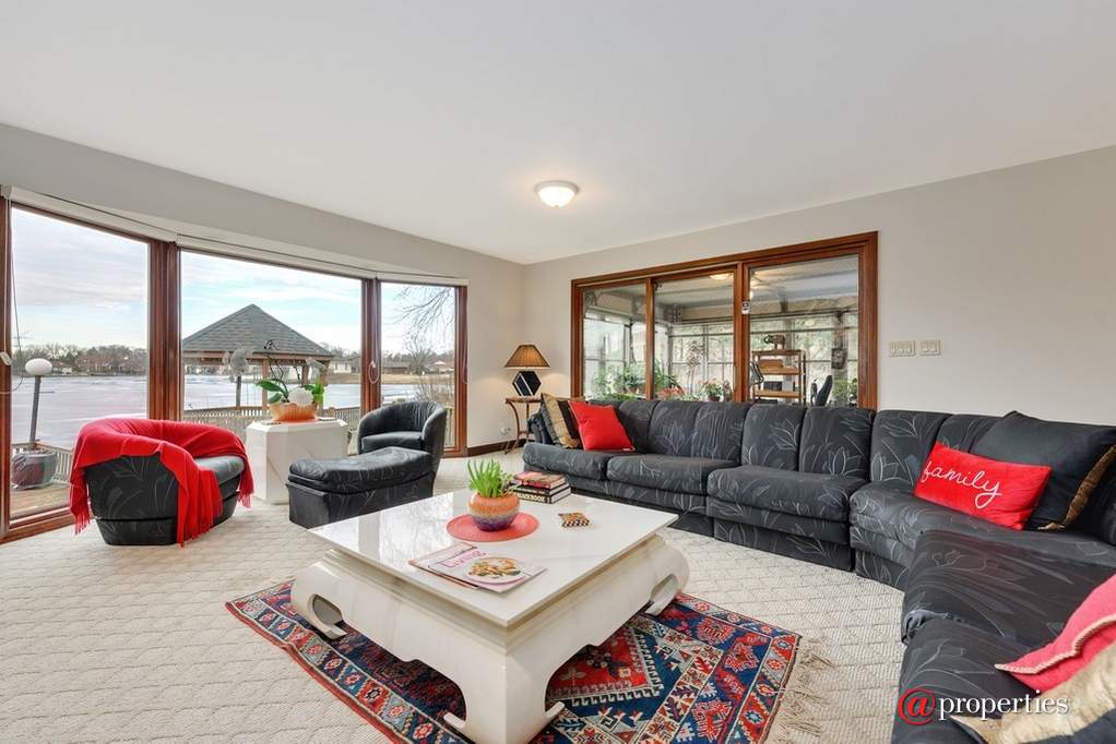 9682 Reding Circle Des Plaines, Illinois 60016 - Image 7