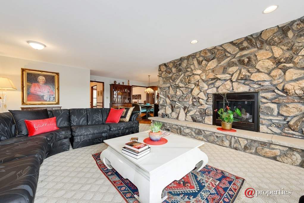 9682 Reding Circle Des Plaines, Illinois 60016 - Image 9