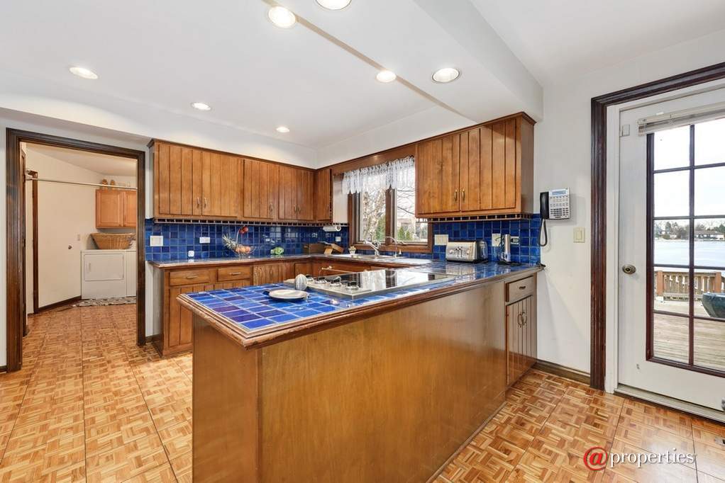 9682 Reding Circle Des Plaines, Illinois 60016 - Image 12