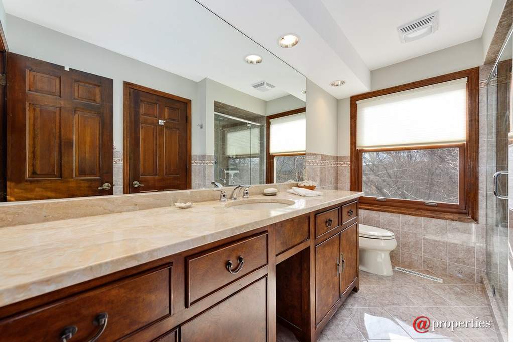 9682 Reding Circle Des Plaines, Illinois 60016 - Image 25