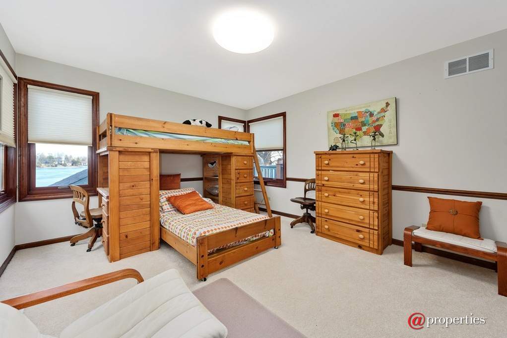 9682 Reding Circle Des Plaines, Illinois 60016 - Image 26