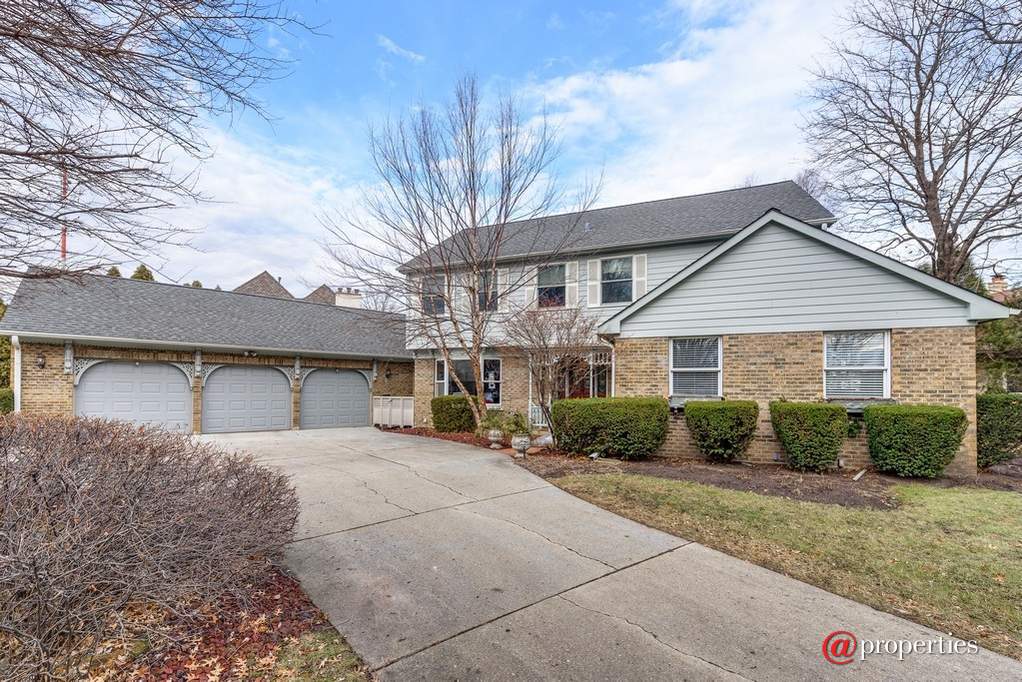 9682 Reding Circle Des Plaines, Illinois 60016 - Front View