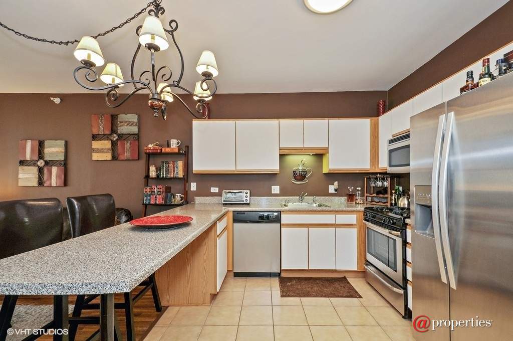 600 N Dearborn Street #1606 Chicago, Illinois 60654 - Kitchen