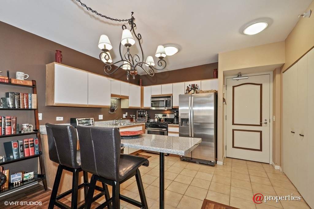 600 N Dearborn Street #1606 Chicago, Illinois 60654 - Kitchen