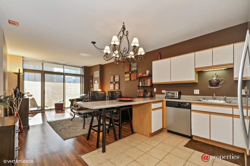 600 N Dearborn Street #1606 Chicago, Illinois 60654 - Kitchen/Living