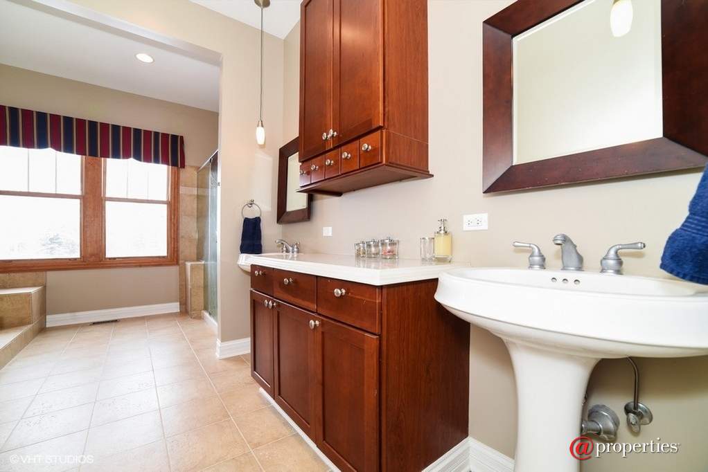 40W326 Edgar Lee Masters Lane St. Charles, Illinois 60175 - Master Bathroom