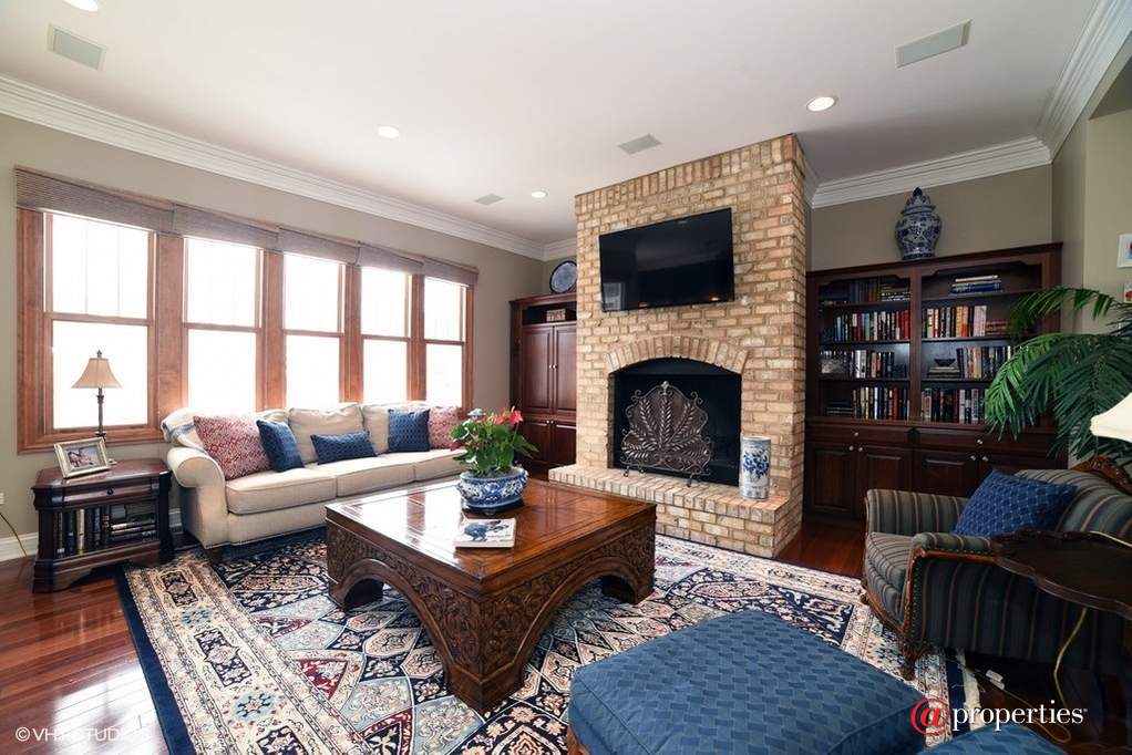 40W326 Edgar Lee Masters Lane St. Charles, Illinois 60175 - Living Room