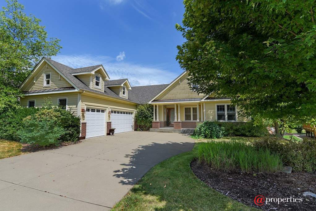 40W326 Edgar Lee Masters Lane St. Charles, Illinois 60175 - Front View
