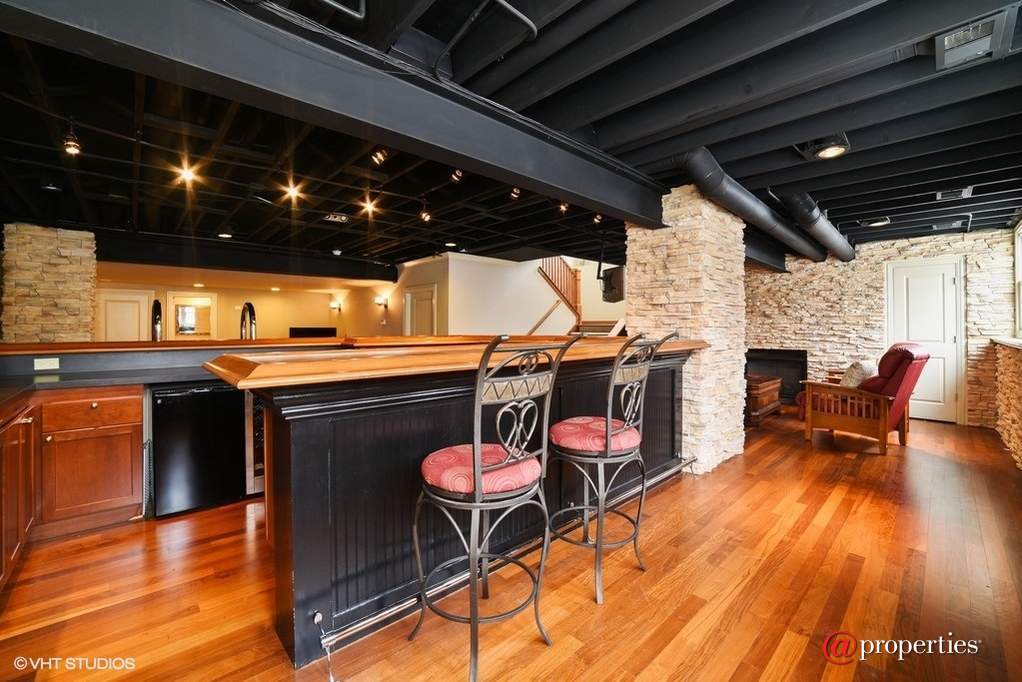 40W326 Edgar Lee Masters Lane St. Charles, Illinois 60175 - Bar