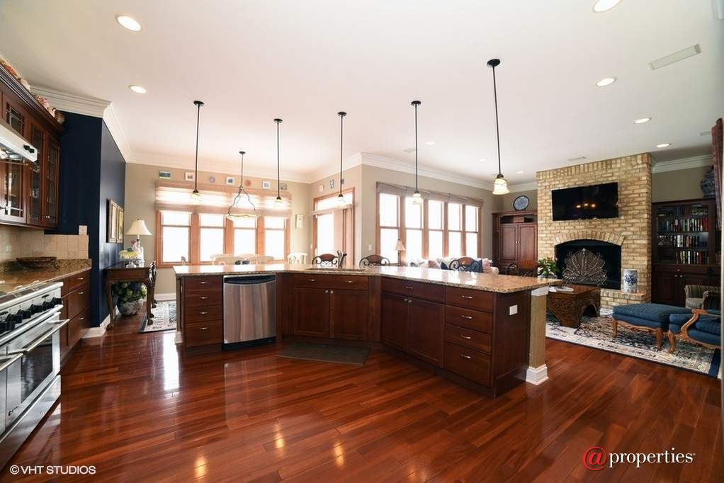 40W326 Edgar Lee Masters Lane St. Charles, Illinois 60175 - Kitchen / Living Room