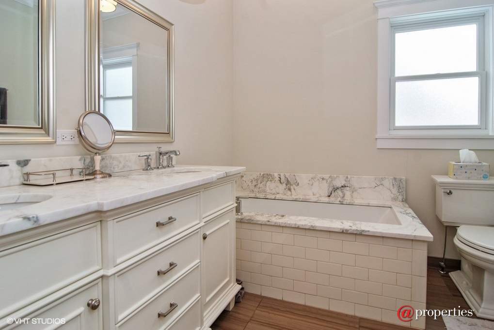 14 Keystone Avenue River Forest, Illinois 60305 - Master Bathroom
