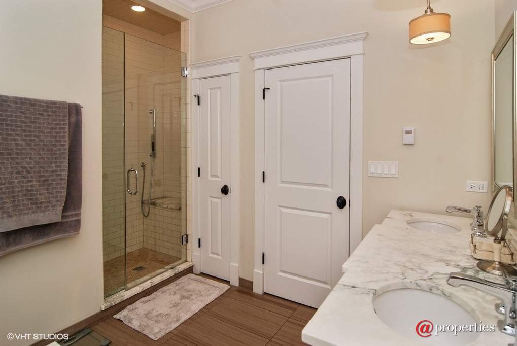14 Keystone Avenue River Forest, Illinois 60305 - Master Bathroom