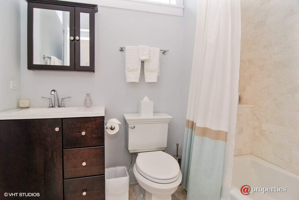 14 Keystone Avenue River Forest, Illinois 60305 - Bathroom