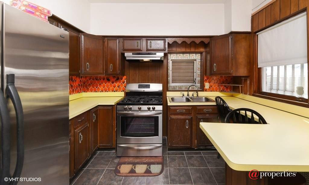 7828 S Eberhart Avenue Chicago, Illinois 60619 - Kitchen