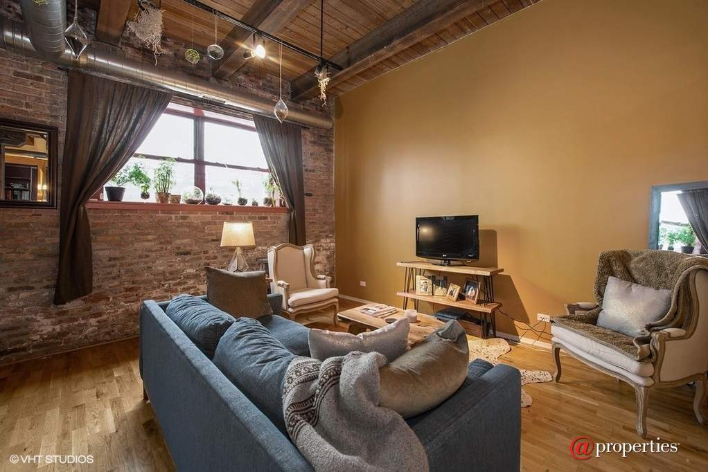 1061 W 16th Street #109 Chicago, Illinois 60608 - Living Room
