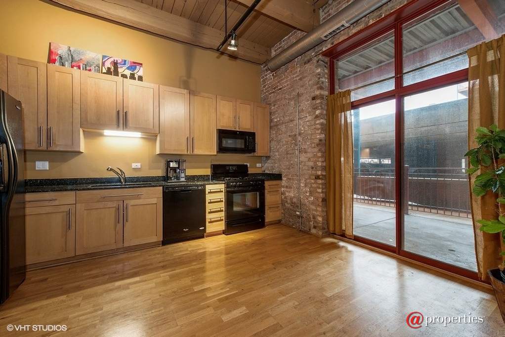 1061 W 16th Street #109 Chicago, Illinois 60608 - Kitchen