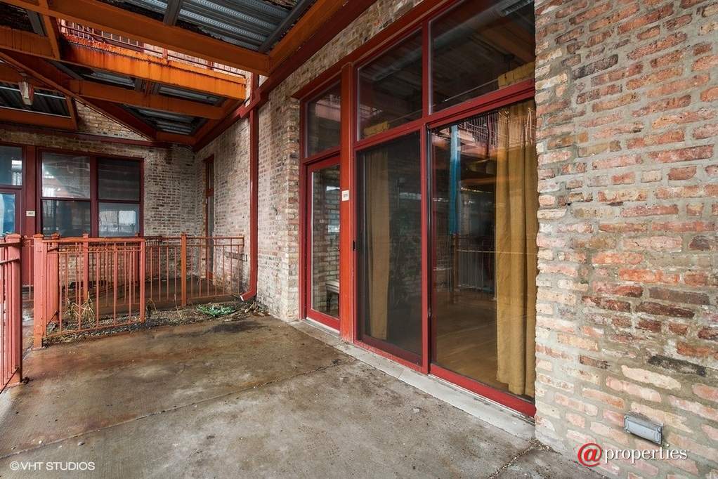 1061 W 16th Street #109 Chicago, Illinois 60608 - Patio