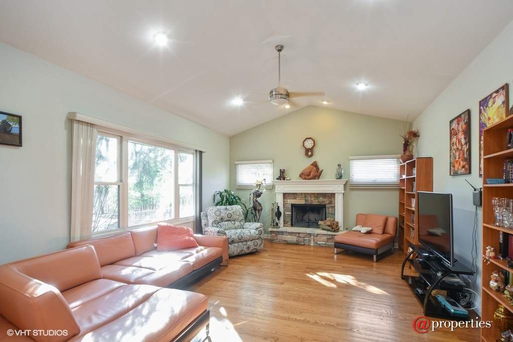 1905 E Euclid Avenue Mount Prospect, Illinois 60056 - Family Room