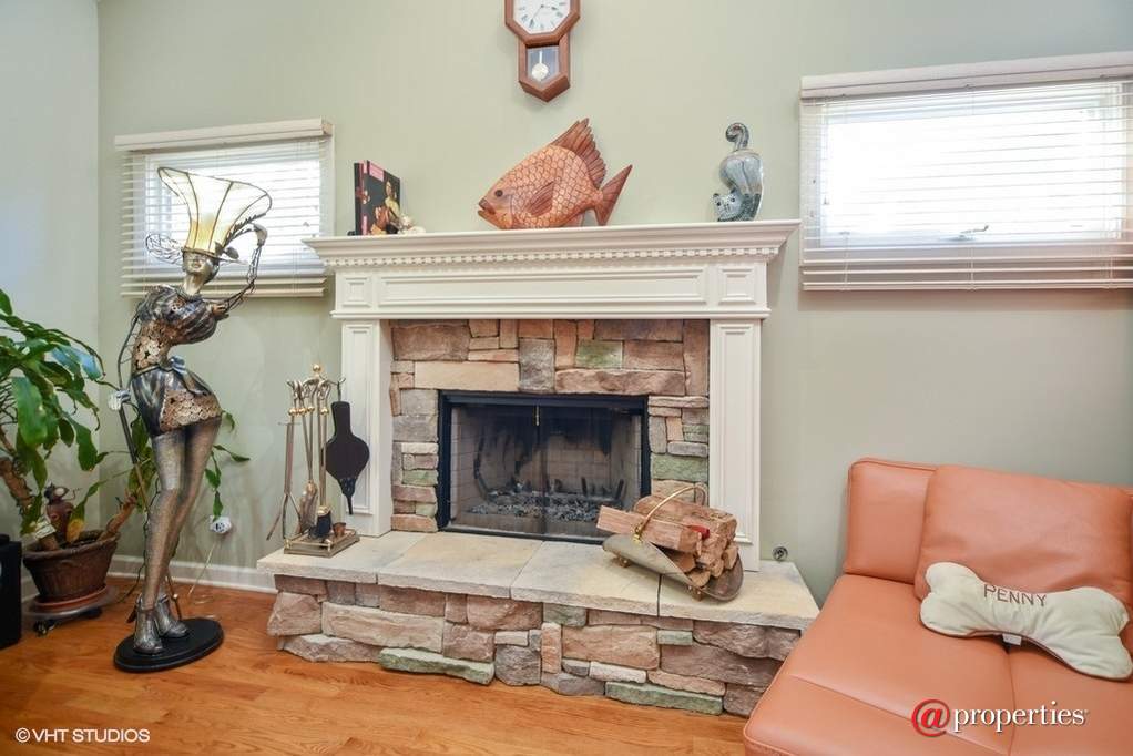 1905 E Euclid Avenue Mount Prospect, Illinois 60056 - Family Room