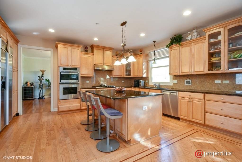 1905 E Euclid Avenue Mount Prospect, Illinois 60056 - Kitchen