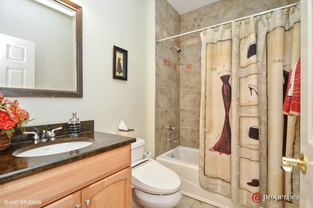1905 E Euclid Avenue Mount Prospect, Illinois 60056 - 1st Floor Full Bath