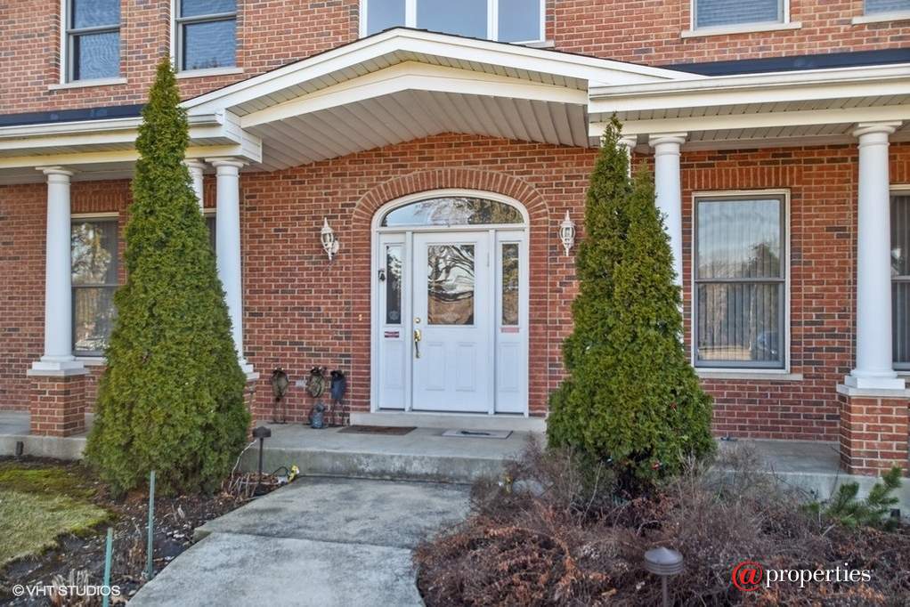 1905 E Euclid Avenue Mount Prospect, Illinois 60056 - Entryway