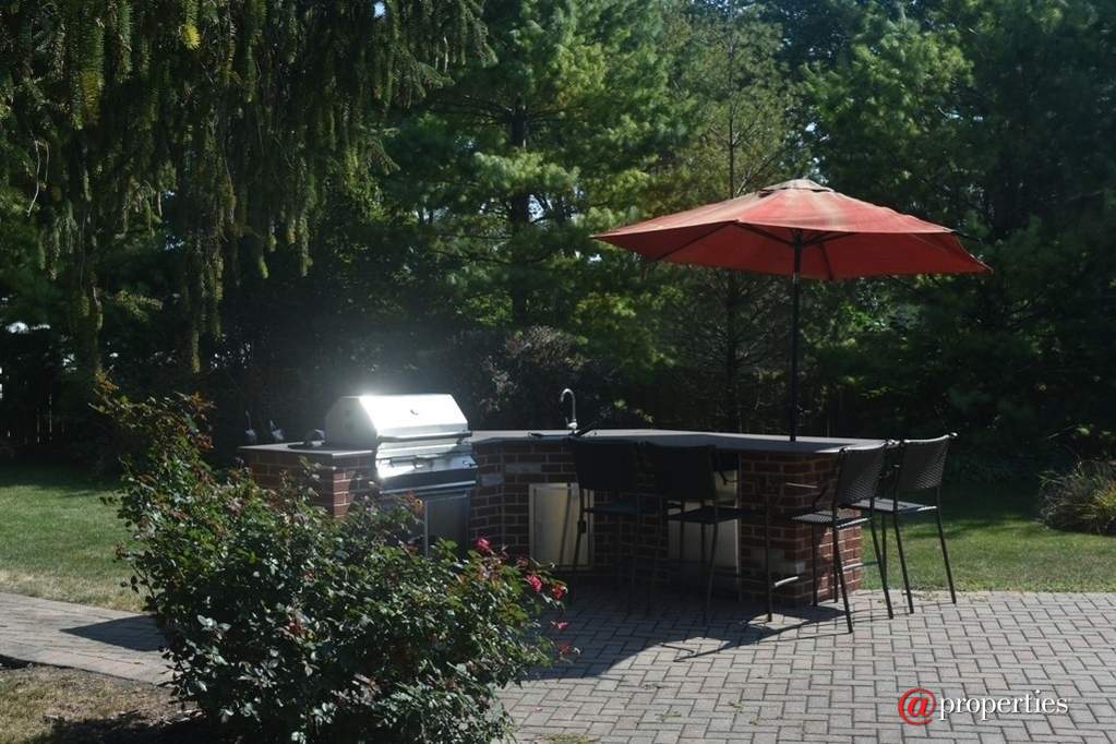 1905 E Euclid Avenue Mount Prospect, Illinois 60056 - Grill and Bar!