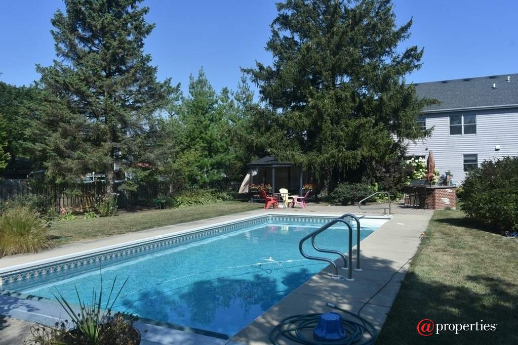 1905 E Euclid Avenue Mount Prospect, Illinois 60056 - Pool
