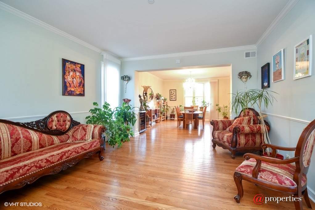 1905 E Euclid Avenue Mount Prospect, Illinois 60056 - Living Room / Dining Room