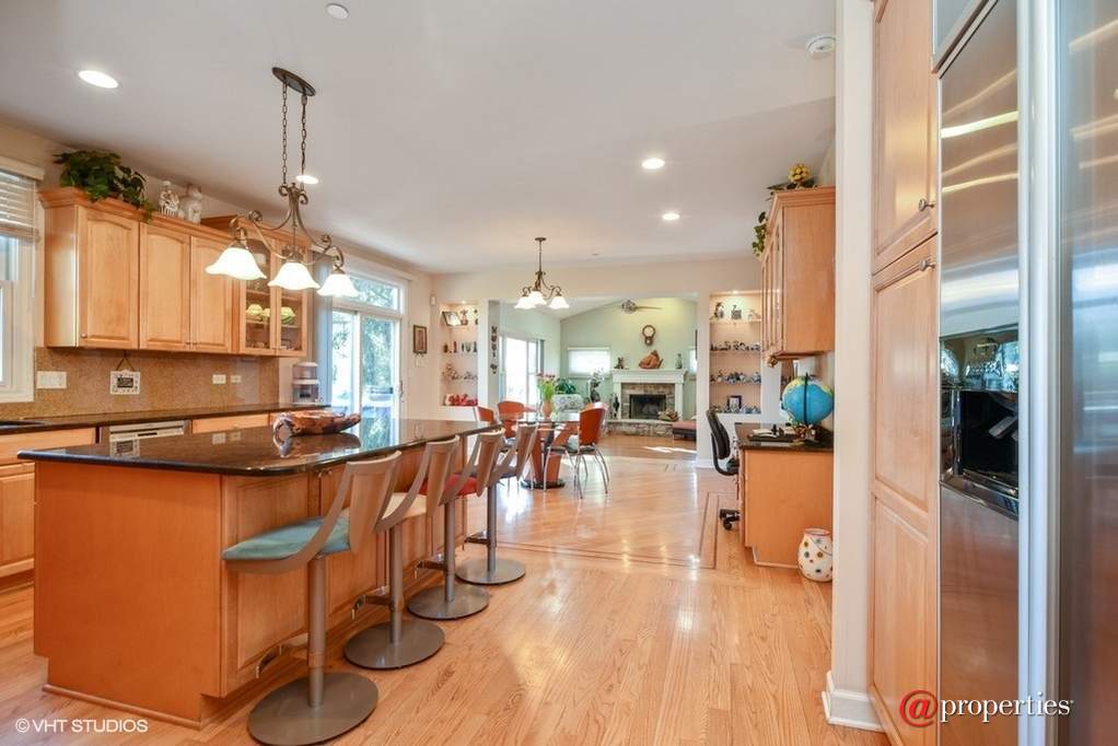 1905 E Euclid Avenue Mount Prospect, Illinois 60056 - Family Room / Kitchen