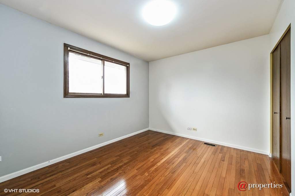 15930 Lorel Avenue Oak Forest, Illinois 60452 - Bedroom