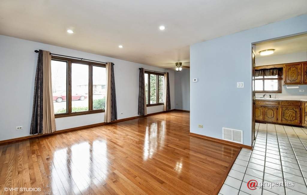 15930 Lorel Avenue Oak Forest, Illinois 60452 - Living Room / Dining Room