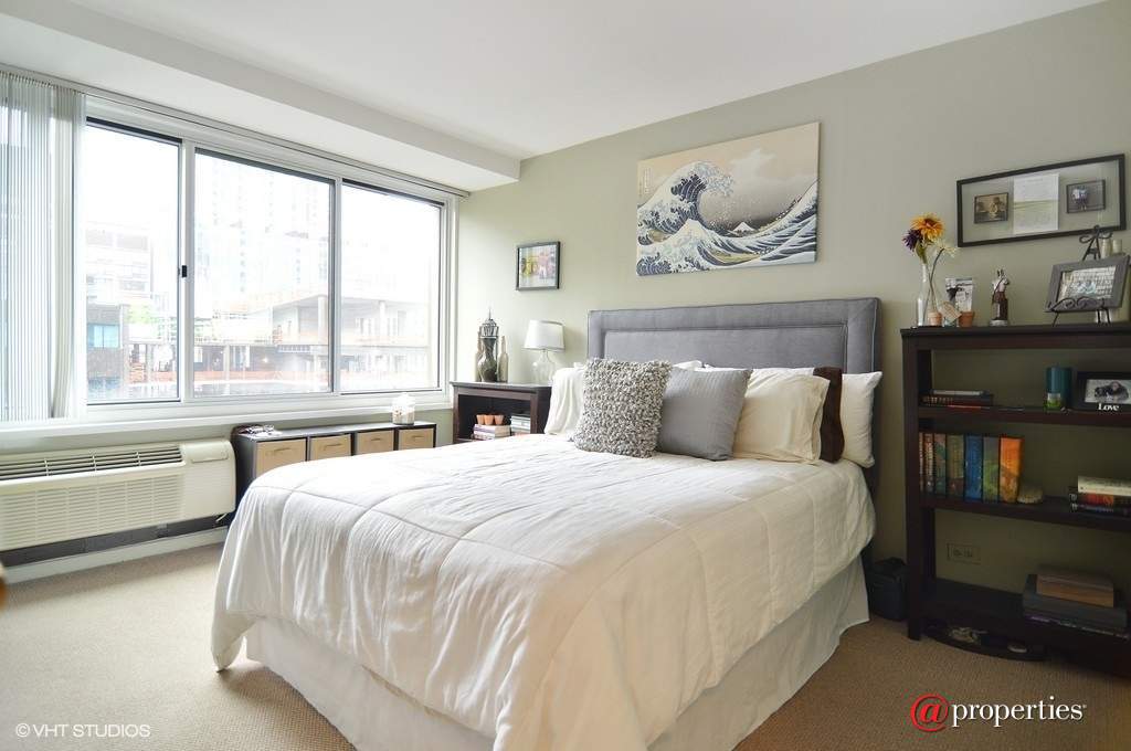 211 E Ohio Street #2101 Chicago, Illinois 60611 - Master Bedroom