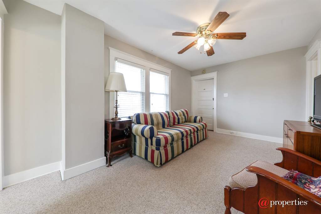 424 Sunset Avenue La Grange, Illinois 60525 - Coach House Living Room
