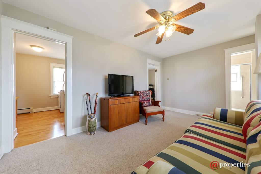 424 Sunset Avenue La Grange, Illinois 60525 - Coach House Kitchen