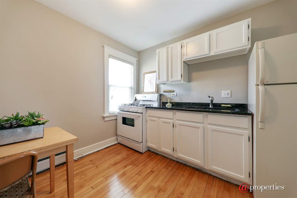 424 Sunset Avenue La Grange, Illinois 60525 - Coach House Office or Bedroom