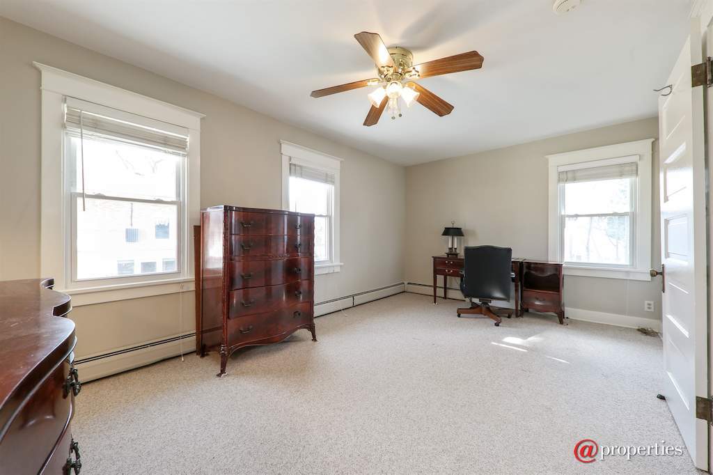 424 Sunset Avenue La Grange, Illinois 60525 - Coach House Bath