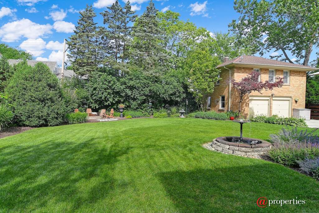 424 Sunset Avenue La Grange, Illinois 60525 - Coach House Living Room