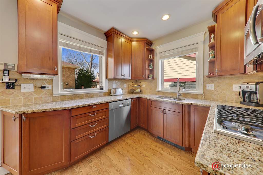 424 Sunset Avenue La Grange, Illinois 60525 - Kitchen