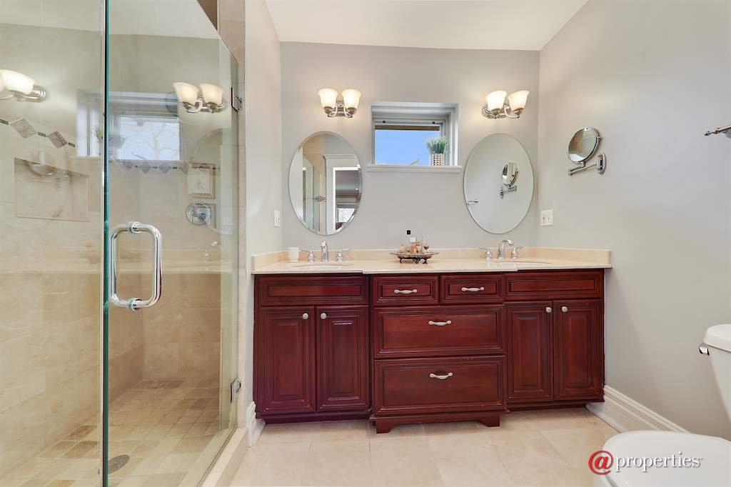 424 Sunset Avenue La Grange, Illinois 60525 - Sun Room / Office