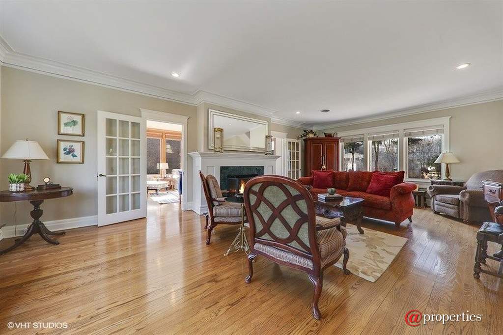 424 Sunset Avenue La Grange, Illinois 60525 - Dining Room