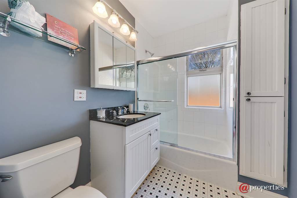 424 Sunset Avenue La Grange, Illinois 60525 - Basement Rec Room