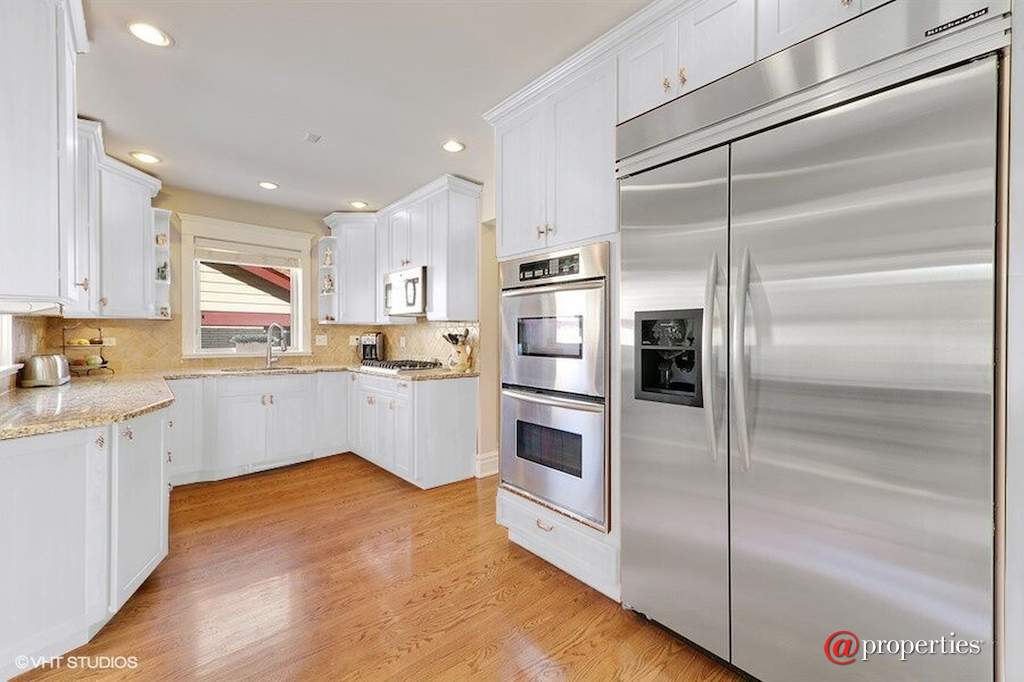 424 Sunset Avenue La Grange, Illinois 60525 - Virtually Painted Cabinets