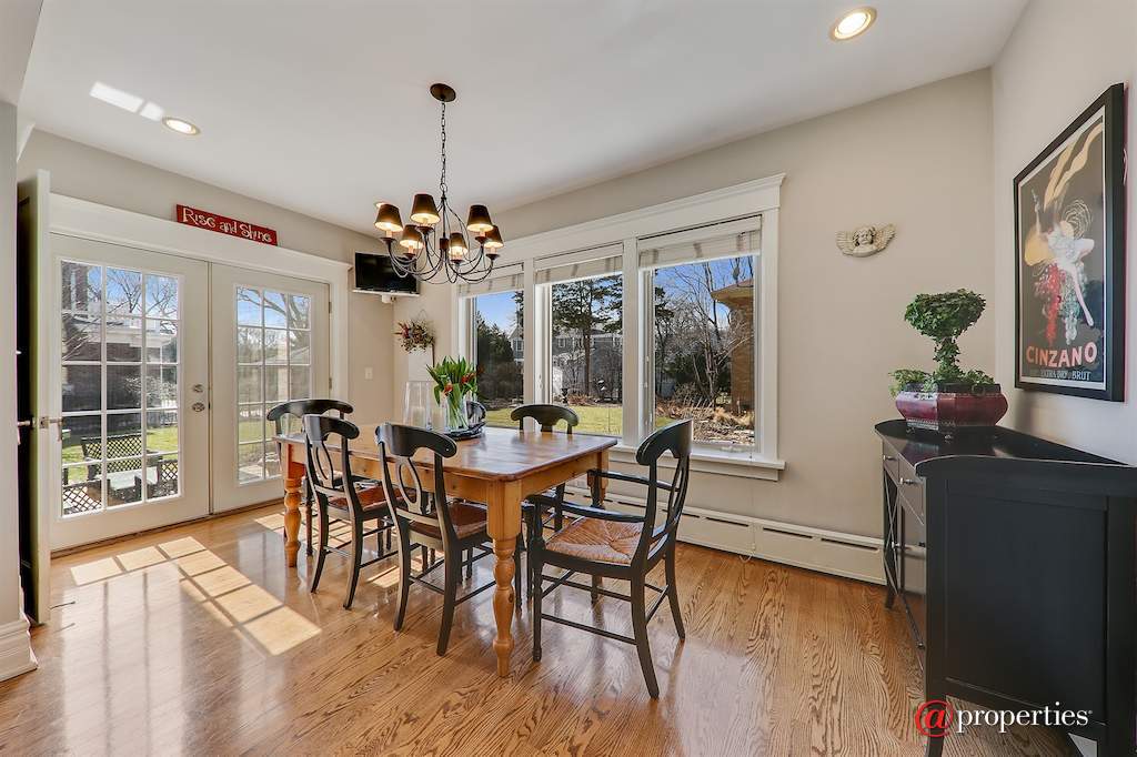 424 Sunset Avenue La Grange, Illinois 60525 - Family Room
