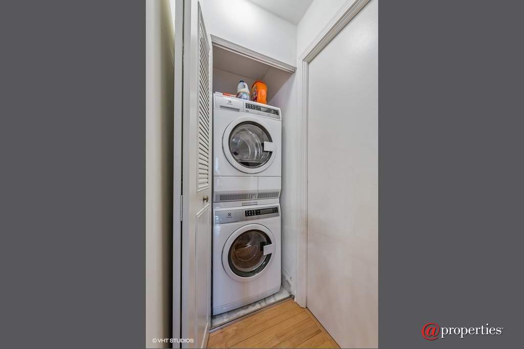 222 E Pearson Street #2309 Chicago, Illinois 60611 - Laundry Room